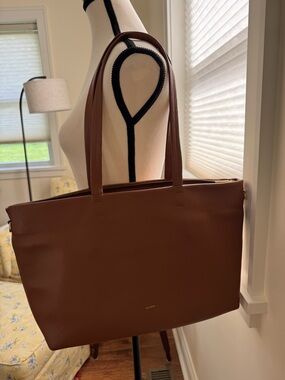 Cuyana Zipper Tote